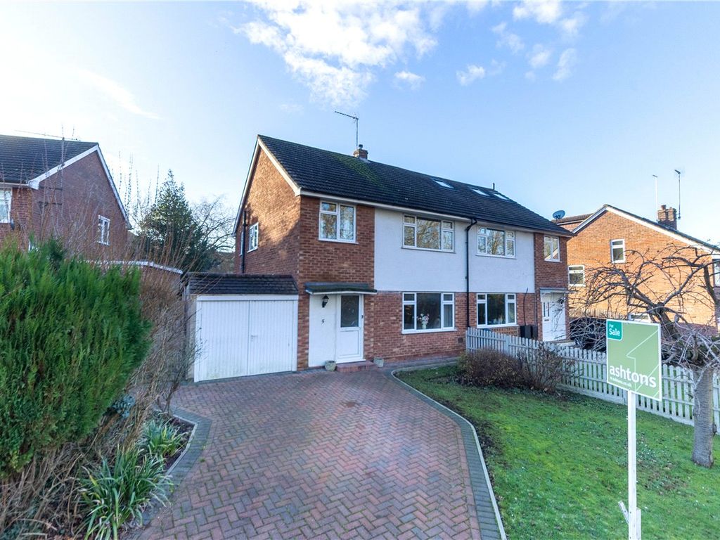 4 bed semidetached house for sale in Riverford Close, Harpenden
