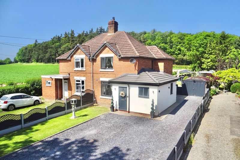 3 bed semidetached house for sale in Pooley Lane, Moreton, Newport