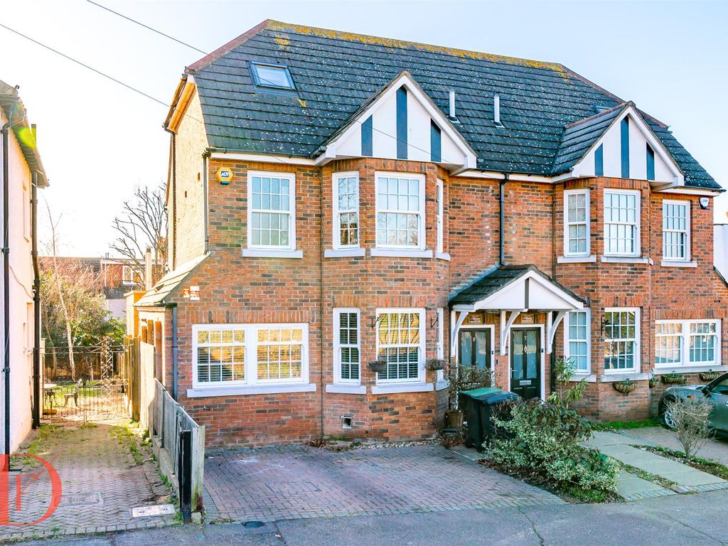 4 bed semidetached house for sale in Turpins Lane, Woodford Green IG8
