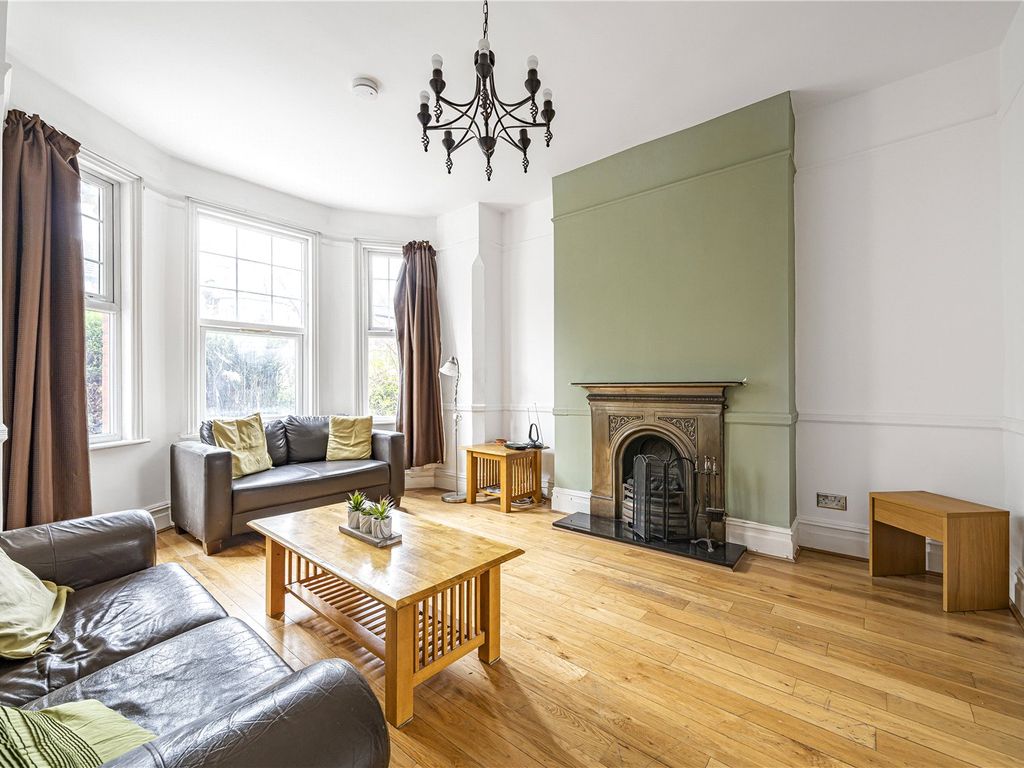 5 bed terraced house to rent in Devonshire Road, Palmers Green, London