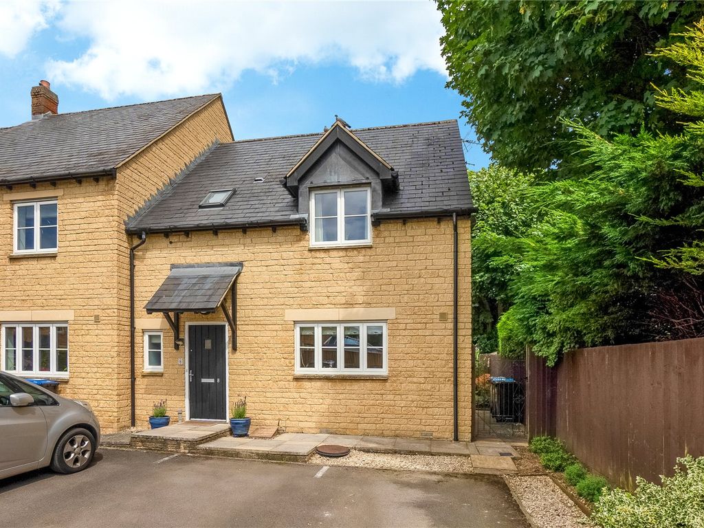 3 bed end terrace house for sale in Old Johns Close, Middle Barton