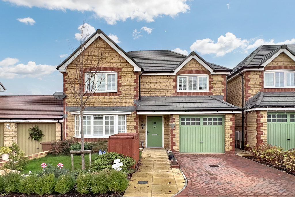 4 bed detached house for sale in Ampthill Way, Faringdon SN7, £475,000