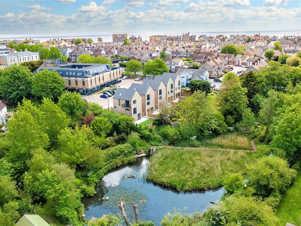 4 bed detached house to rent in Old Custom House, Main Road, Harwich