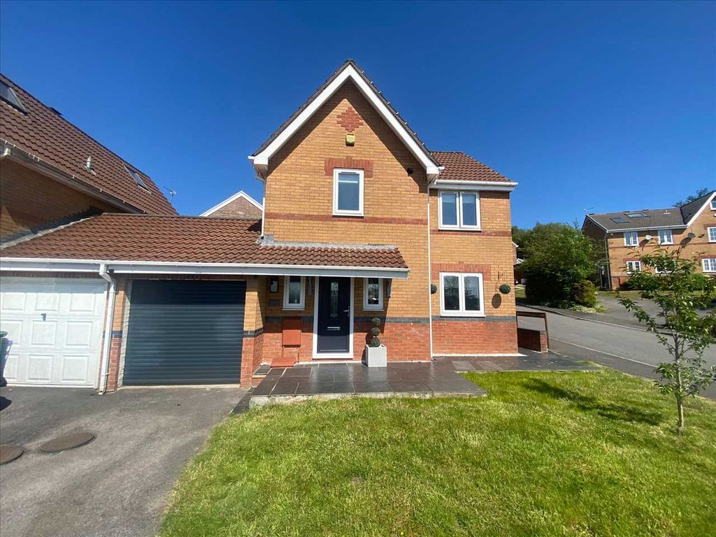 3 bed linkdetached house for sale in Mountain View, Tonyrefail, Porth