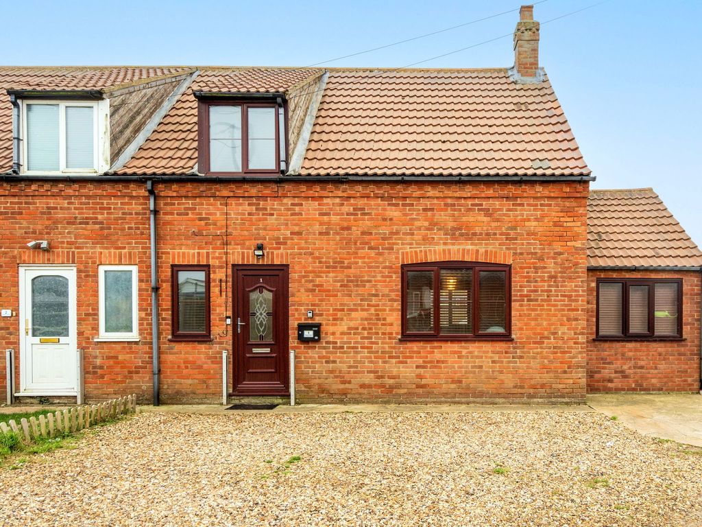 5 bed semidetached house for sale in Archibald Road, Walcott NR12, £