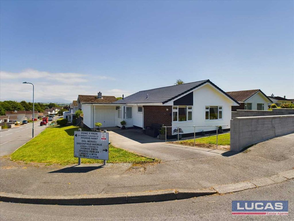 3 bed detached bungalow for sale in Greenfield Avenue, Llangefni LL77