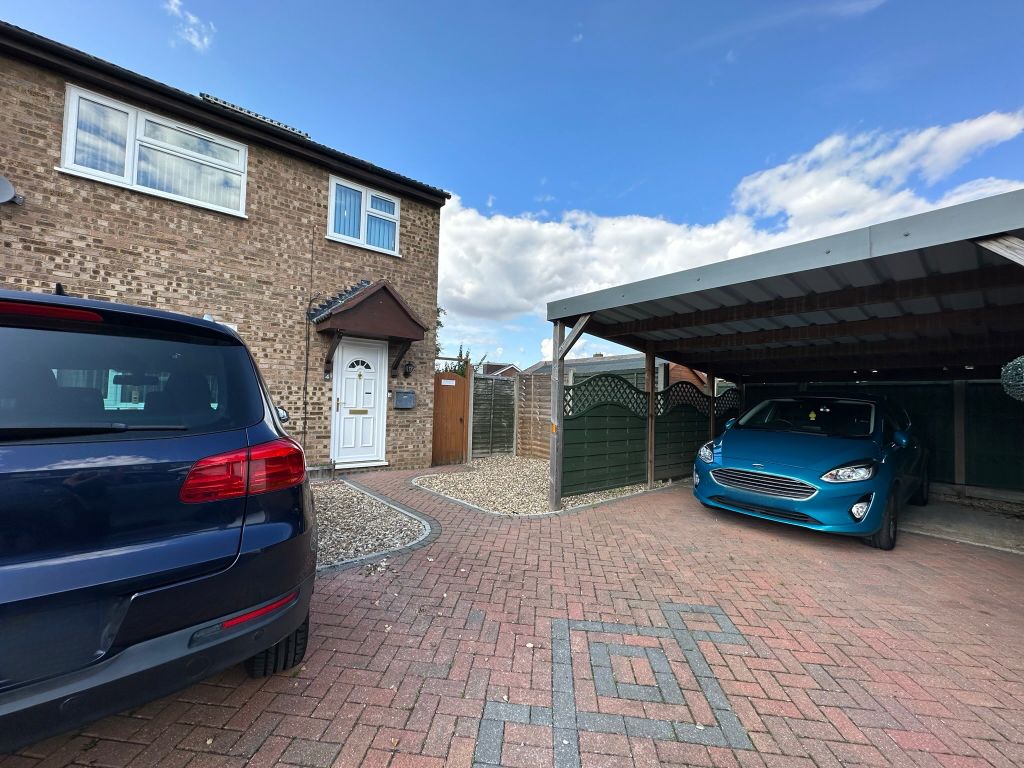 3 bed semidetached house for sale in Ullswater Close, Biggleswade SG18