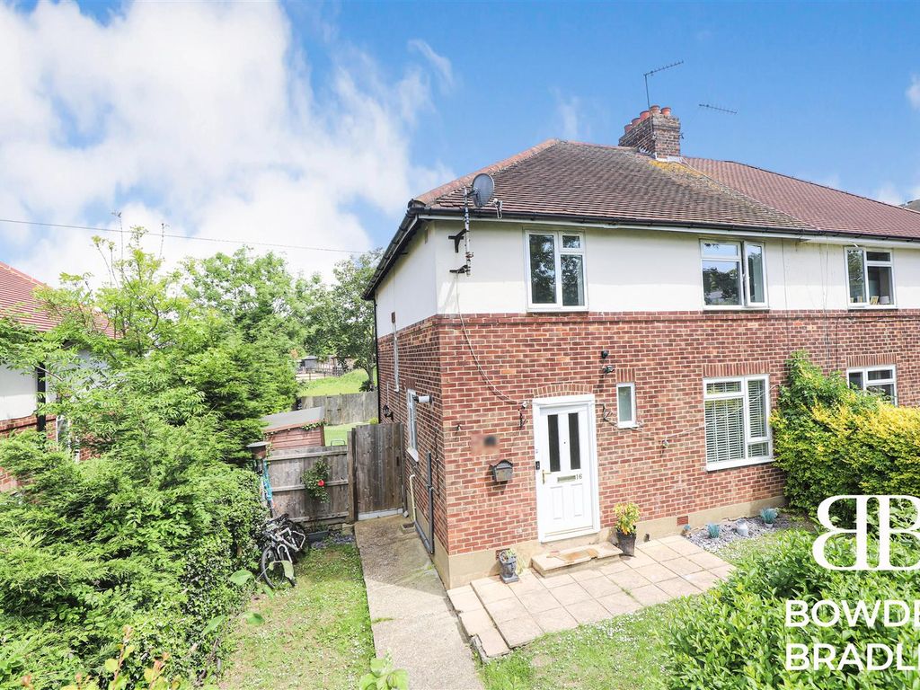 4 bed semidetached house for sale in Gravel Close, Chigwell IG7, £