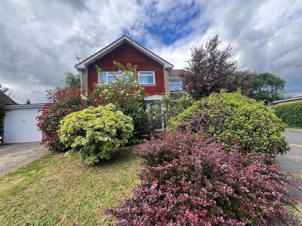 4 bed detached house for sale in Sycamore Road, Croxley Green