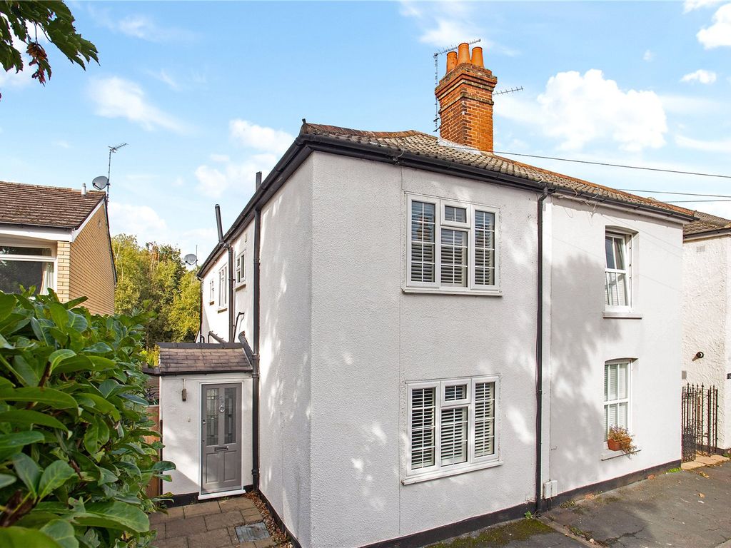 3 bed semidetached house for sale in Glencoe Road, Weybridge, Surrey