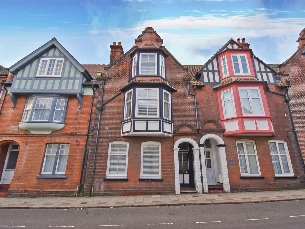 4 bed terraced house to rent in Mount Street, Cromer NR27, £1,350 pcm Zoopla