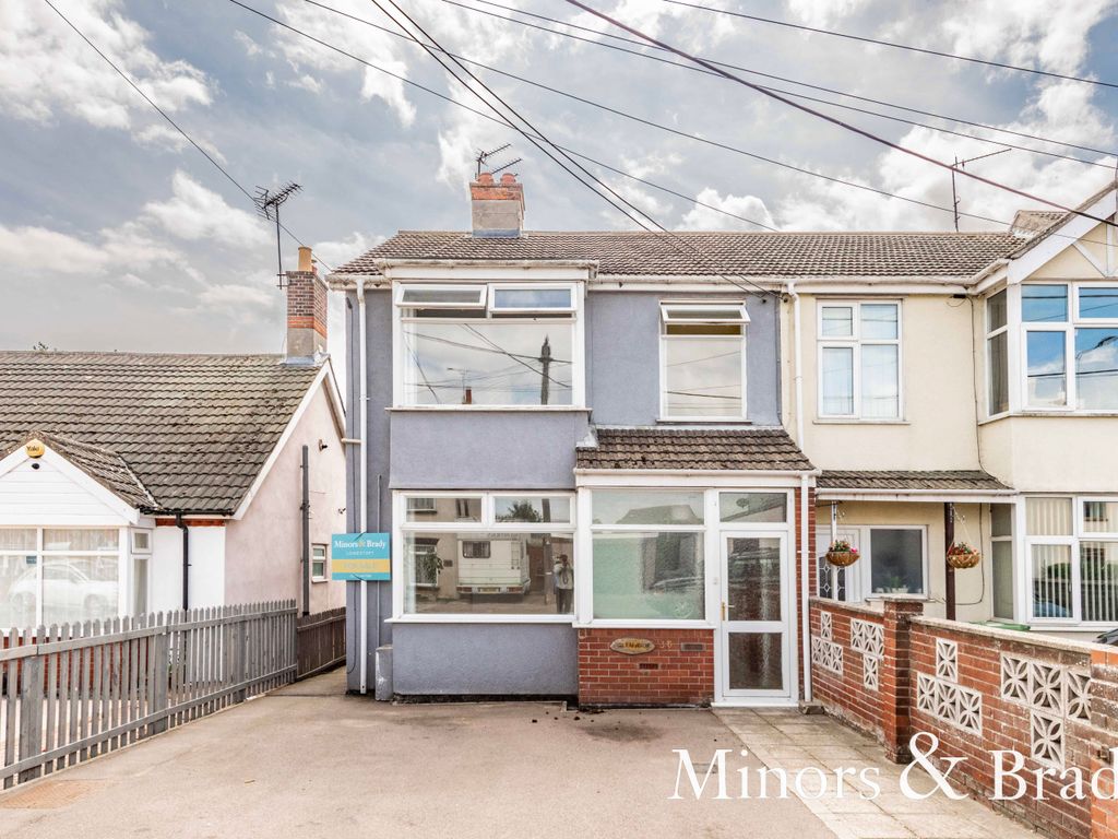 3 bed end terrace house for sale in Long Road, Carlton Colville