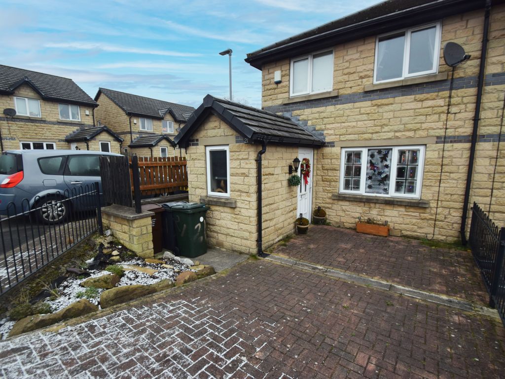 Cedar Close, Redwood Park, Bradford, West Yorkshire BD4  