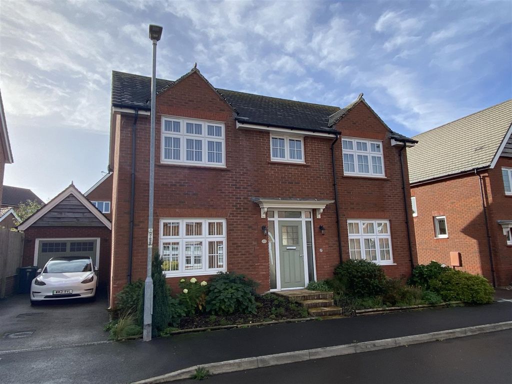 4 bed detached house to rent in Clos Ystwyth, Caldicot NP26, £1,600 pcm