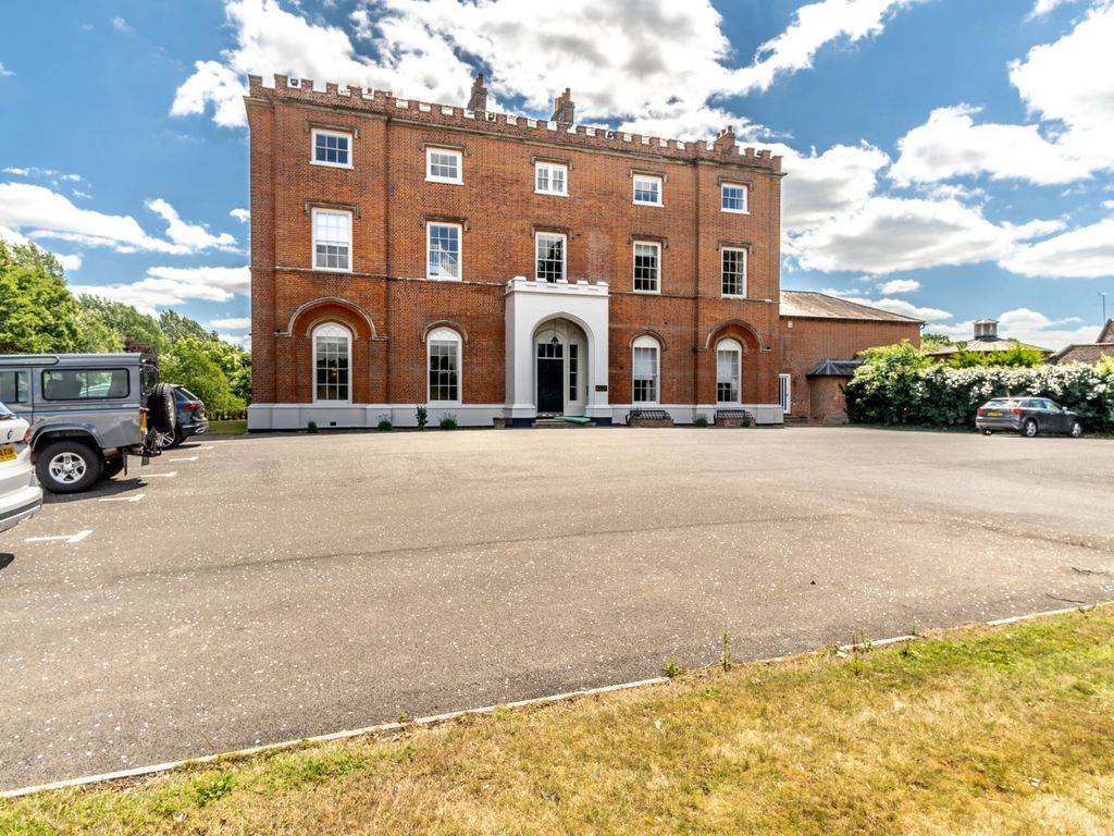 2 bed flat to rent in Pishiobury Drive, Sawbridgeworth CM21, £3,600 pcm