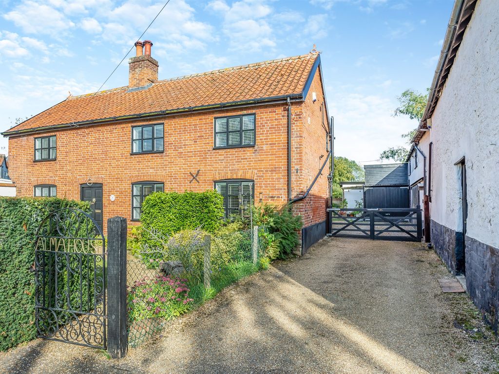 4 bed detached house for sale in The Street, Great Hockham, Thetford