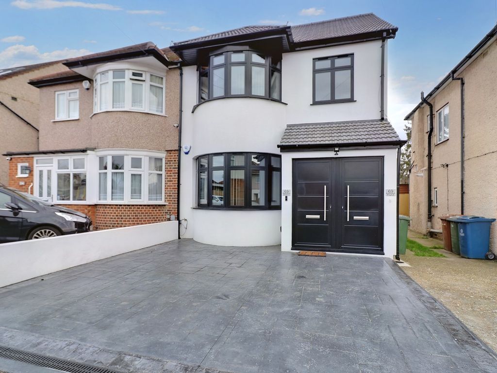 3 bed flat to rent in Ivanhoe Drive, Harrow HA3 Zoopla