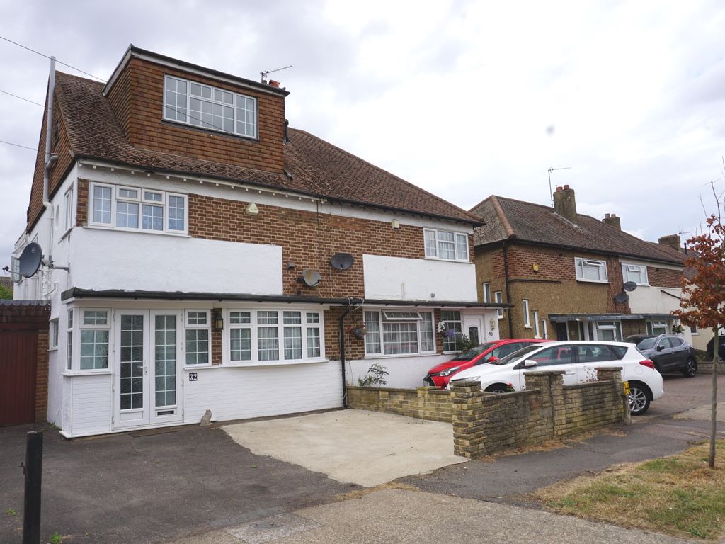 4 bed semidetached house for sale in Grange Road, Chessington KT9 Zoopla