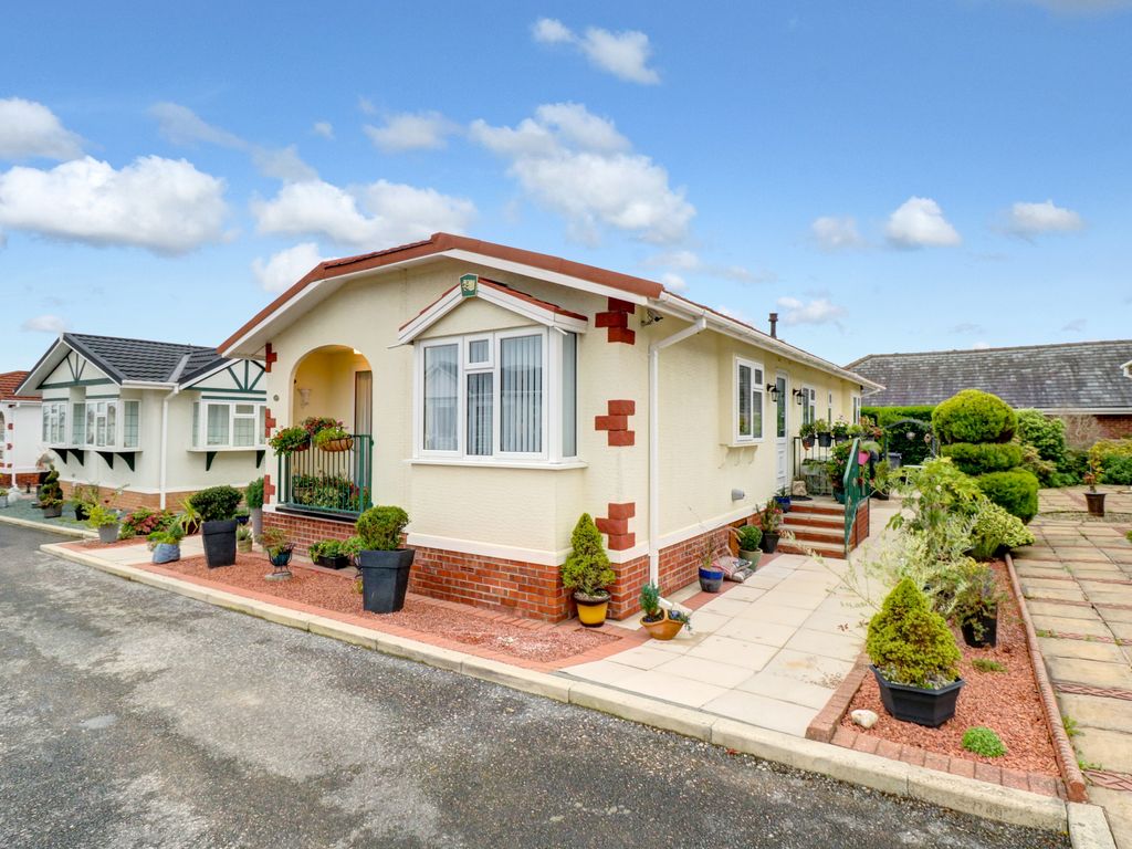 2 bed mobile/park home for sale in Lagonda Drive, Carr Bridge
