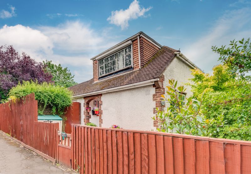 3 bed detached bungalow for sale in Woodham Lane, New Haw, Addlestone