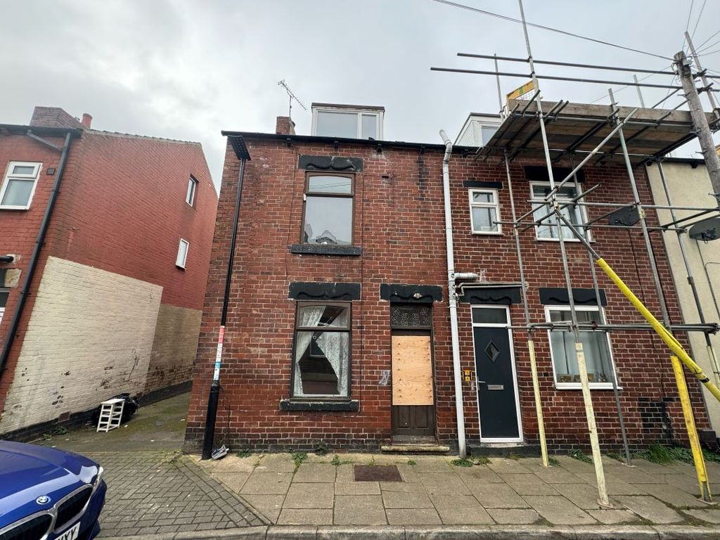 4 bed end terrace house for sale in 73 Milgate Street, Royston