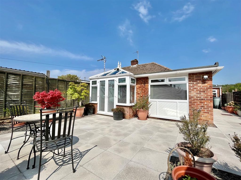 3 bed semidetached bungalow for sale in Zoons Road, Hucclecote