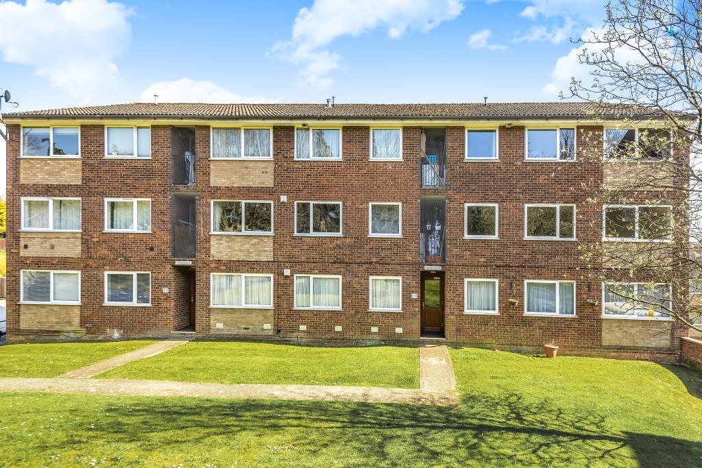 2 bed flat to rent in Windsor Drive, High HP13 Zoopla