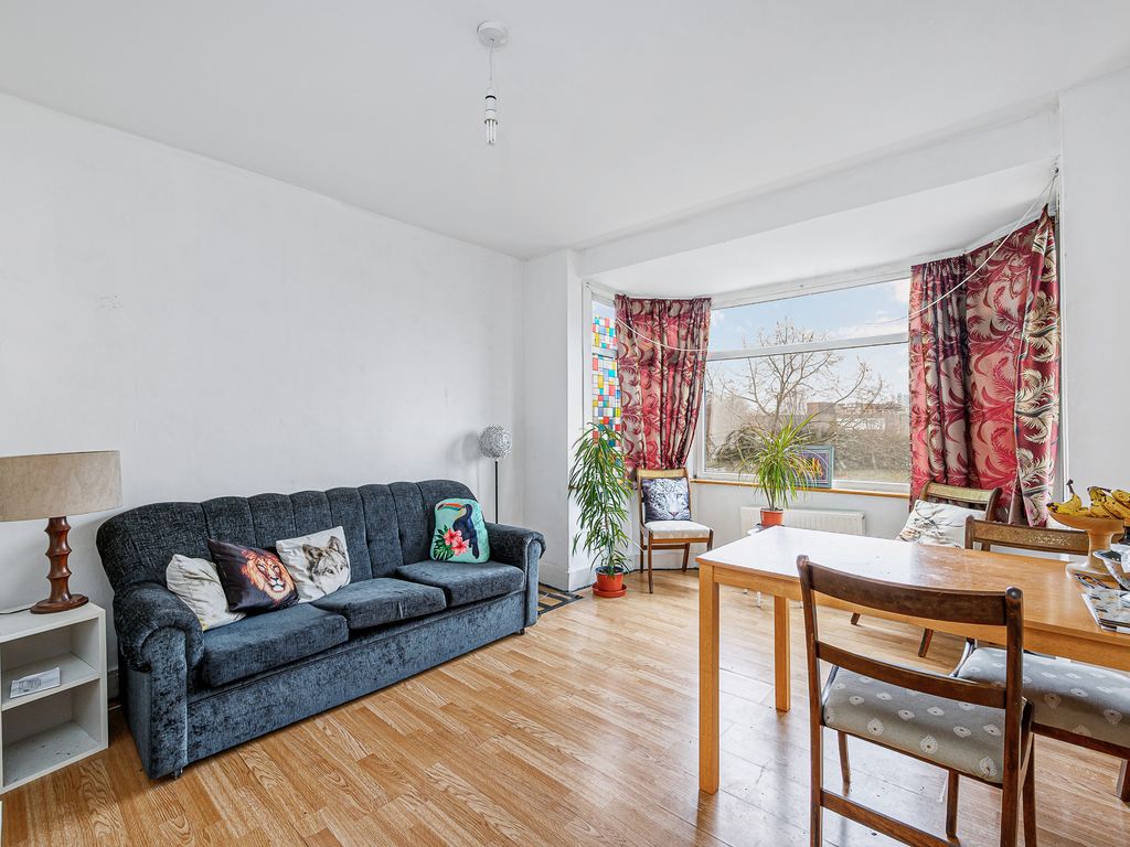 2 bed flat for sale in Waverley Gardens, Ealing, London NW10 Zoopla