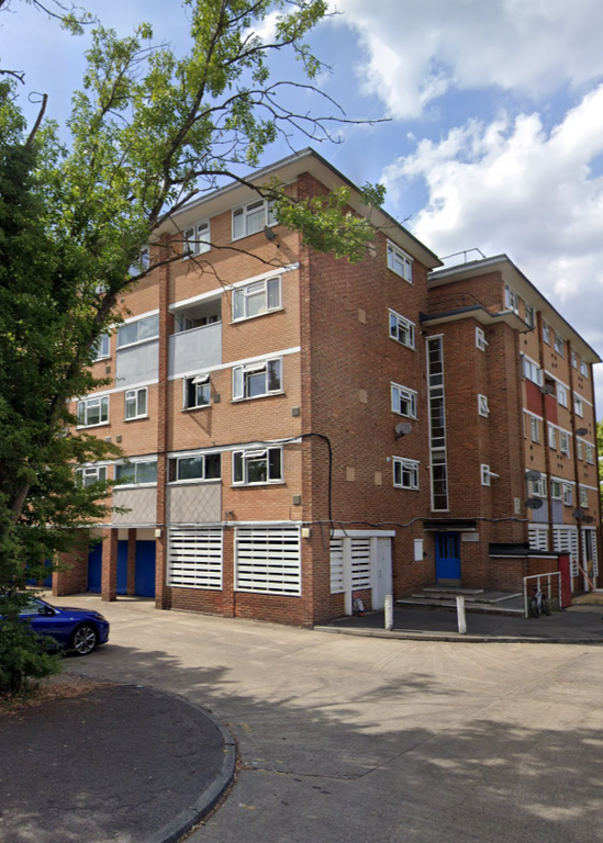 4 bed flat to rent in Oakfield Close, New Malden KT3, £2,750 pcm Zoopla