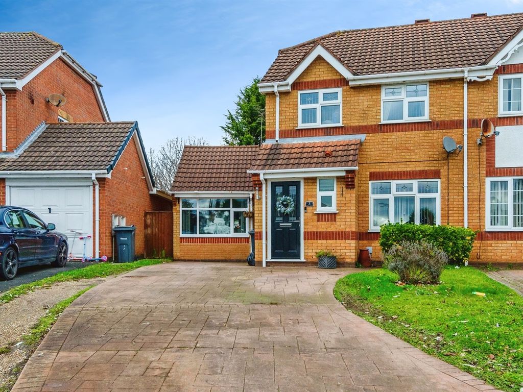 3 bed semidetached house for sale in Hursey Drive, Tipton DY4, £
