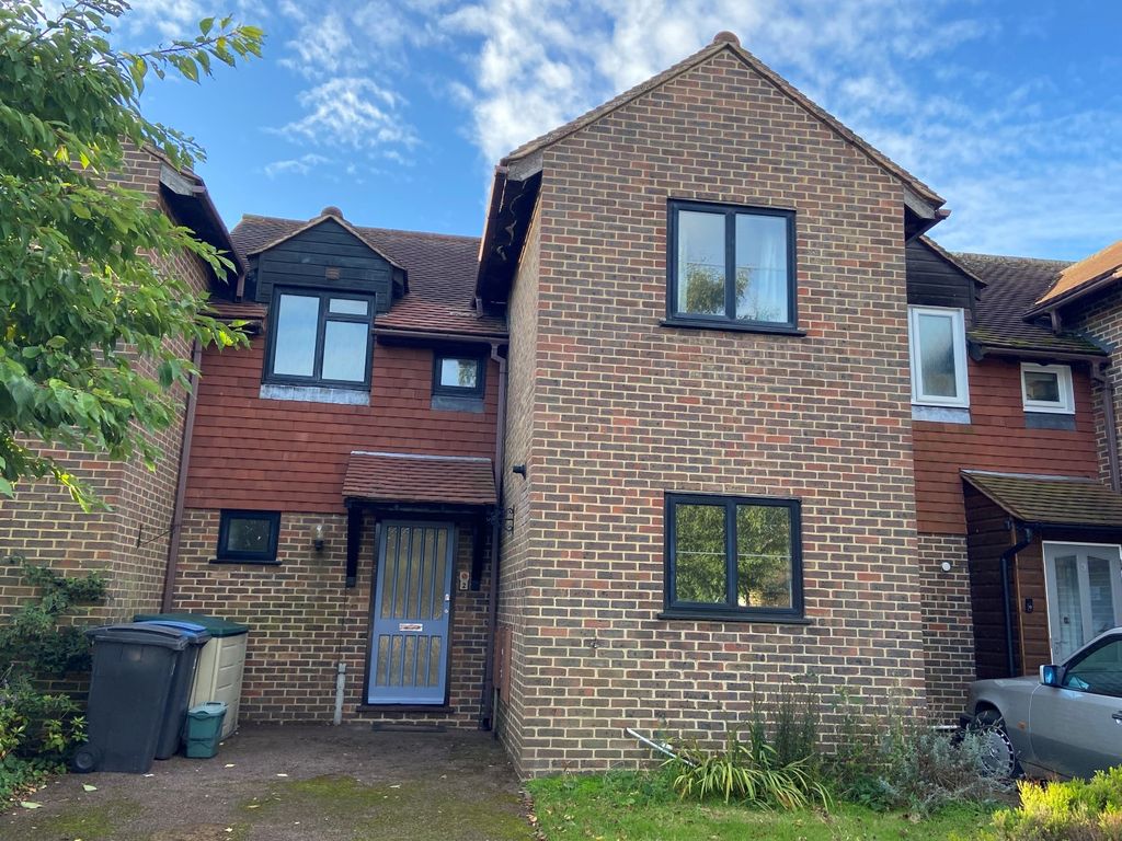 3 bed terraced house to rent in Sweetlove Place, Wingham CT3, £1,200