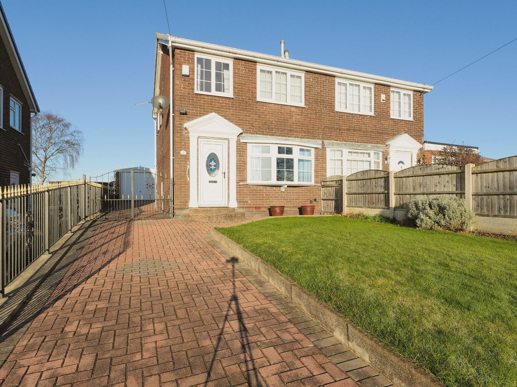 3 bed semidetached house for sale in Brand Hill Drive, Crofton