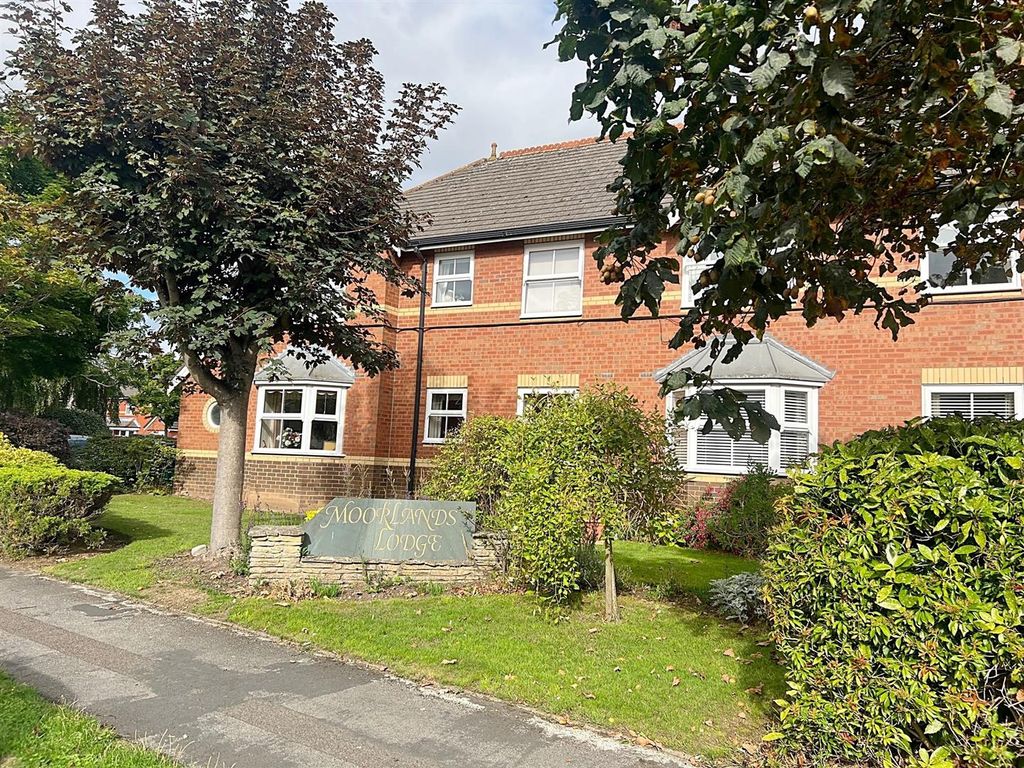 2 bed flat for sale in Moorlands Avenue, Kenilworth CV8, £175,000 Zoopla