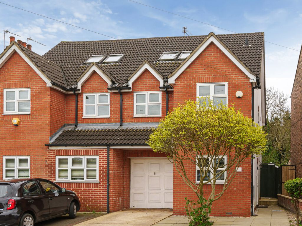 4 bed semidetached house for sale in Park Road, New EN4