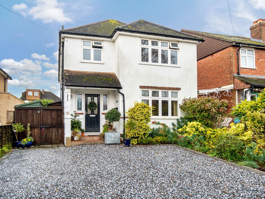 3 bed detached house for sale in East Avenue, Farnham, Surrey GU9, £