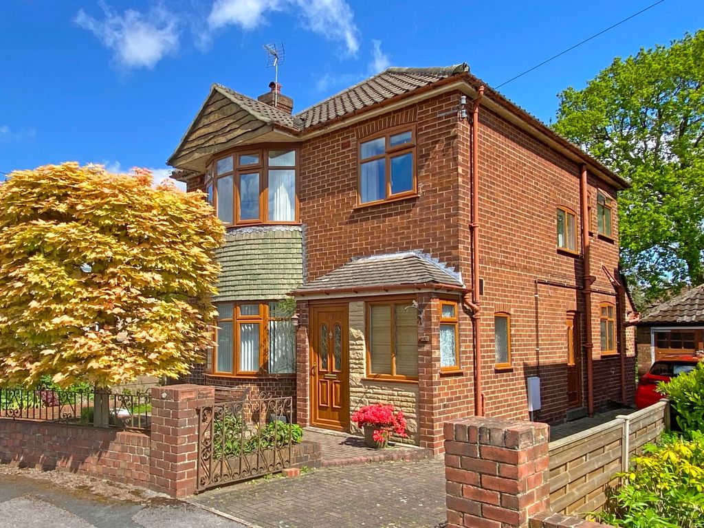 3 bed detached house for sale in St. Leonards Oval, Harrogate HG2, £
