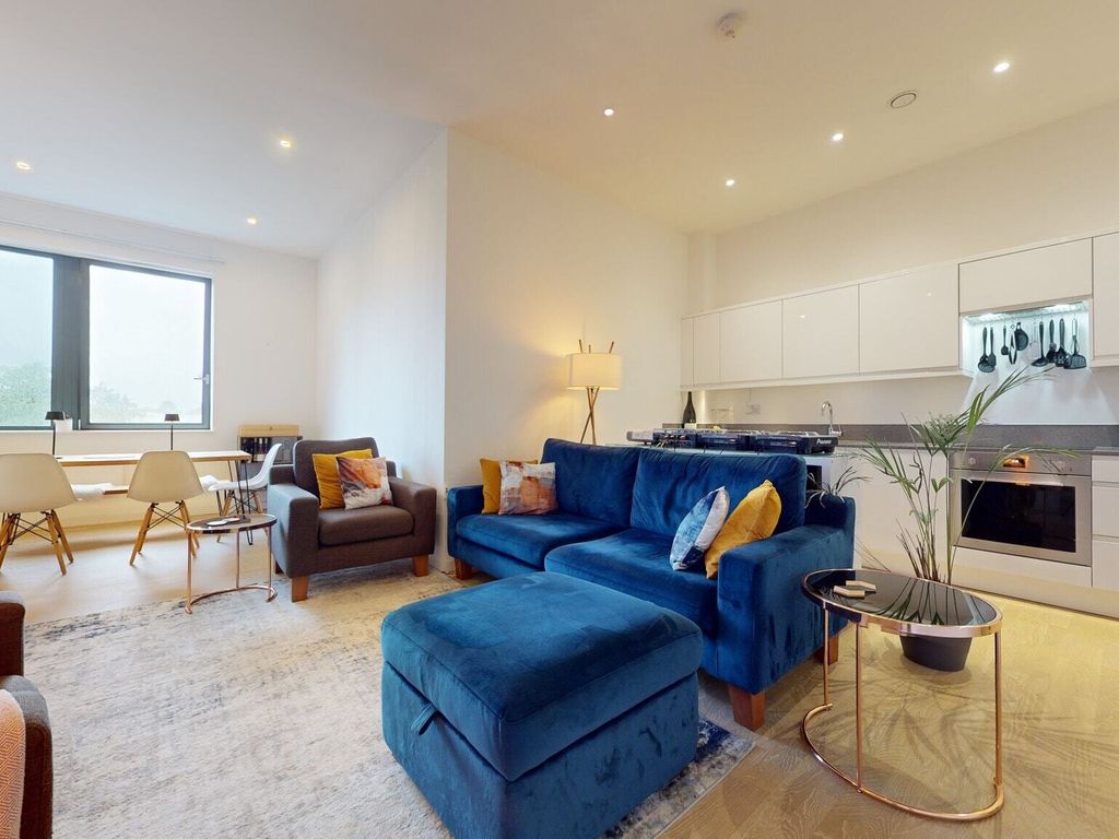 1 bed flat to rent in Riverbank Way, Brentford TW8, £1,696 pcm Zoopla