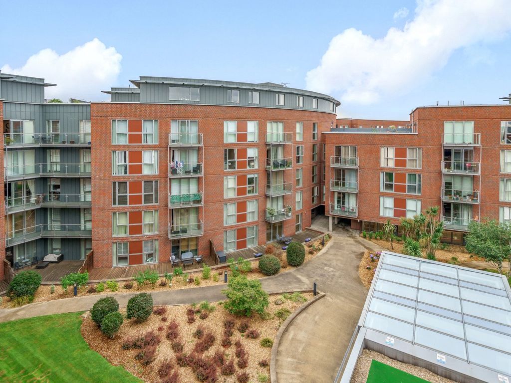 2 bed flat for sale in The Heart, WaltonOnThames KT12, £395,000 Zoopla