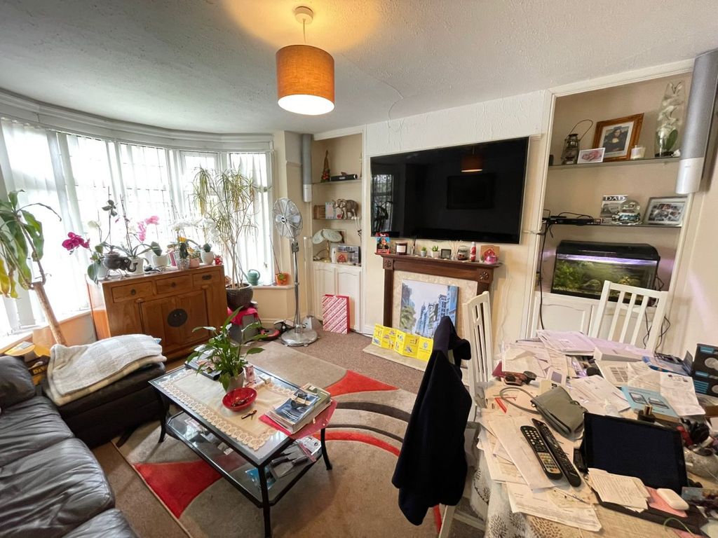 4 bed semidetached house to rent in Desborough Avenue, High