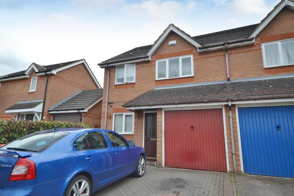 3 bed semidetached house for sale in Brearley Avenue, Oldbrook, Milton