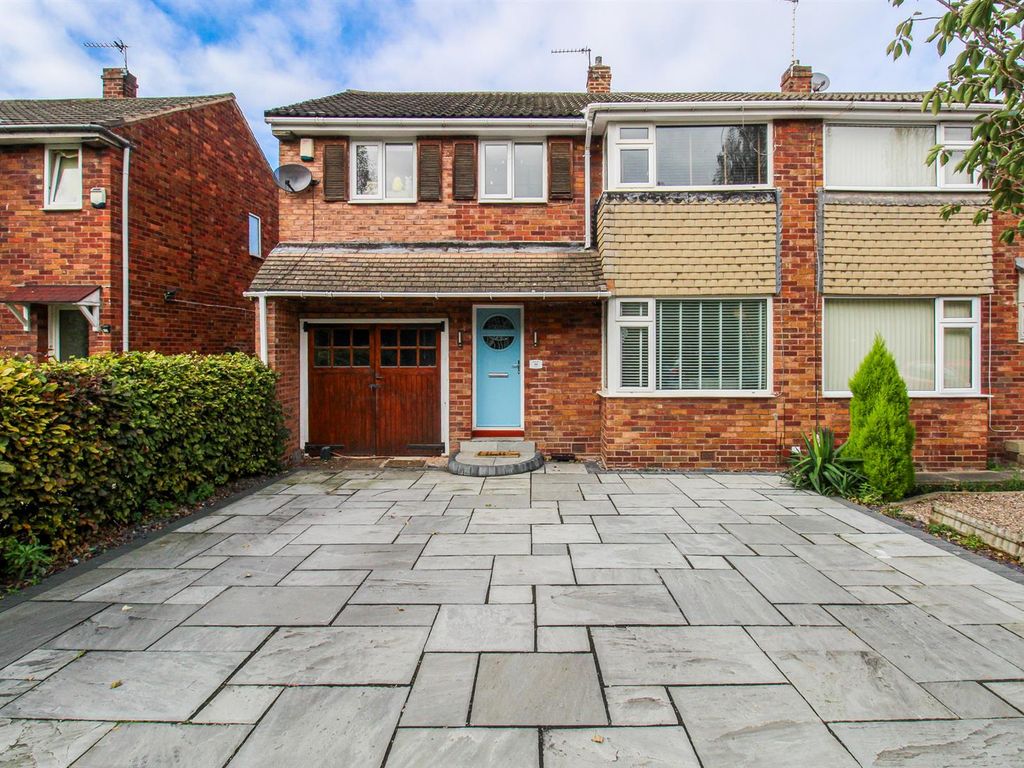 4 bed semidetached house for sale in Thornes Moor Road, Wakefield WF2