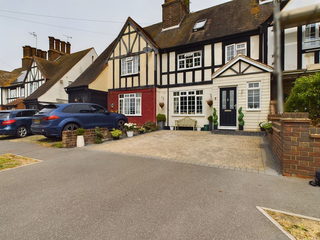 4 bed terraced house for sale in Howard Crescent, Basildon SS13, £