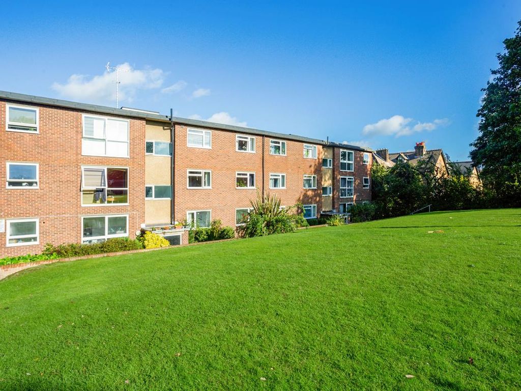 2 bed flat to rent in Drake Court, Cranes Park Avenue KT5 Zoopla