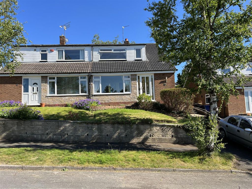 3 bed semidetached house for sale in Arundel Close, Carrbrook