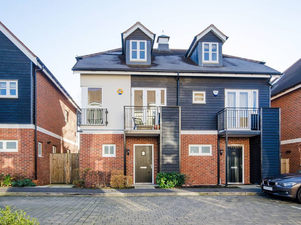 4 bed semidetached house for sale in Mill Drive, Ruislip HA4 Zoopla