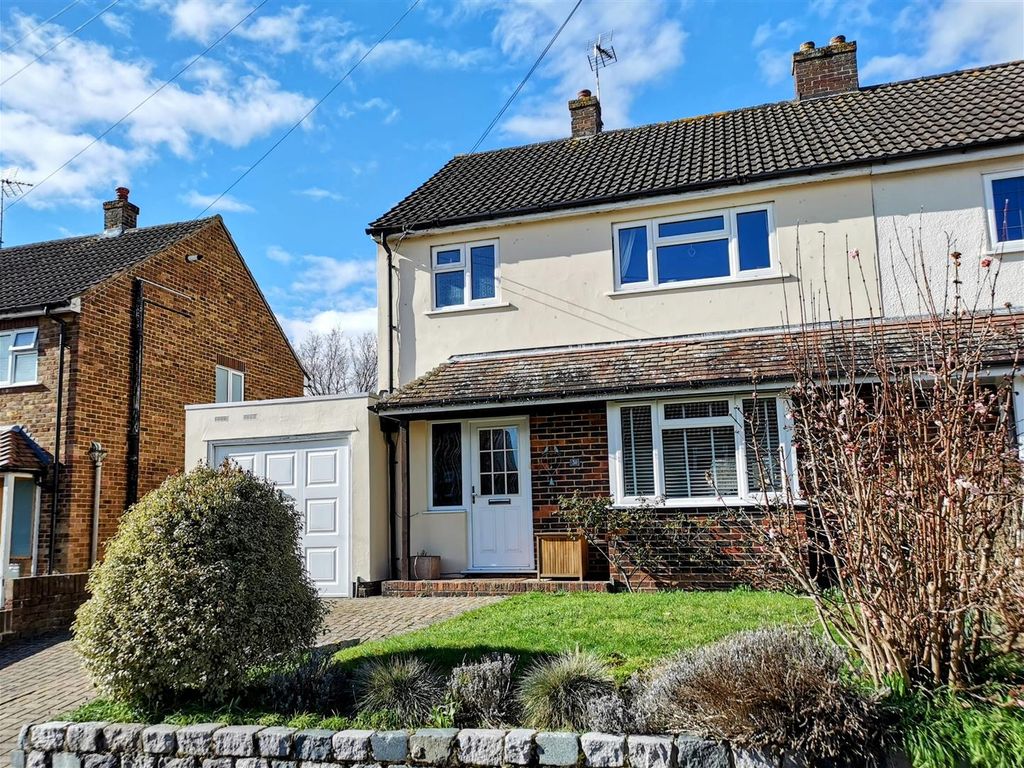3 bed semidetached house for sale in Cleves Road, Kemsing, Sevenoaks