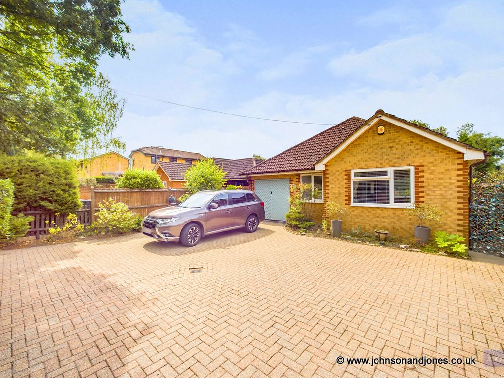 3 bed detached bungalow for sale in Green Lane, Chertsey KT16 Zoopla