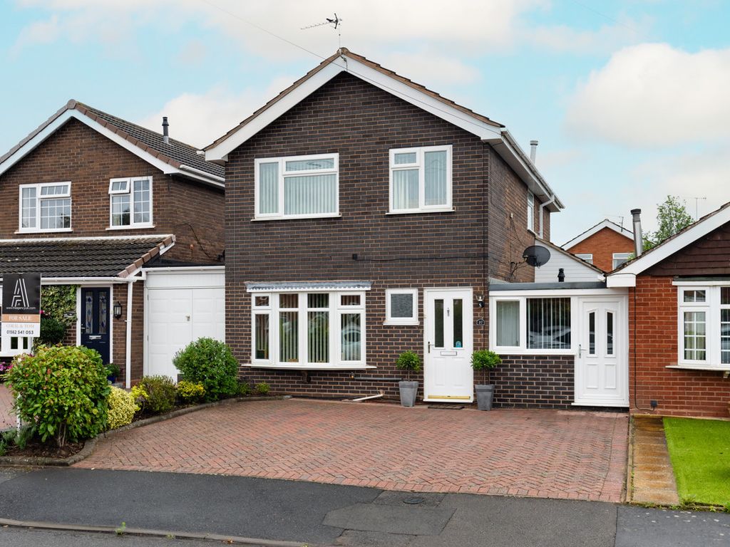 3 bed link detached house for sale in Pembroke Way, StourportOnSevern