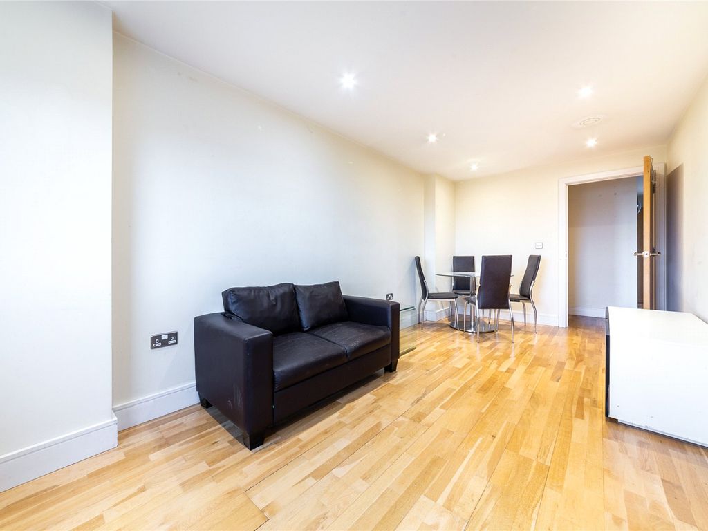 1 bed flat to rent in Raphael House, 250 High Street, Ilford, Essex IG1