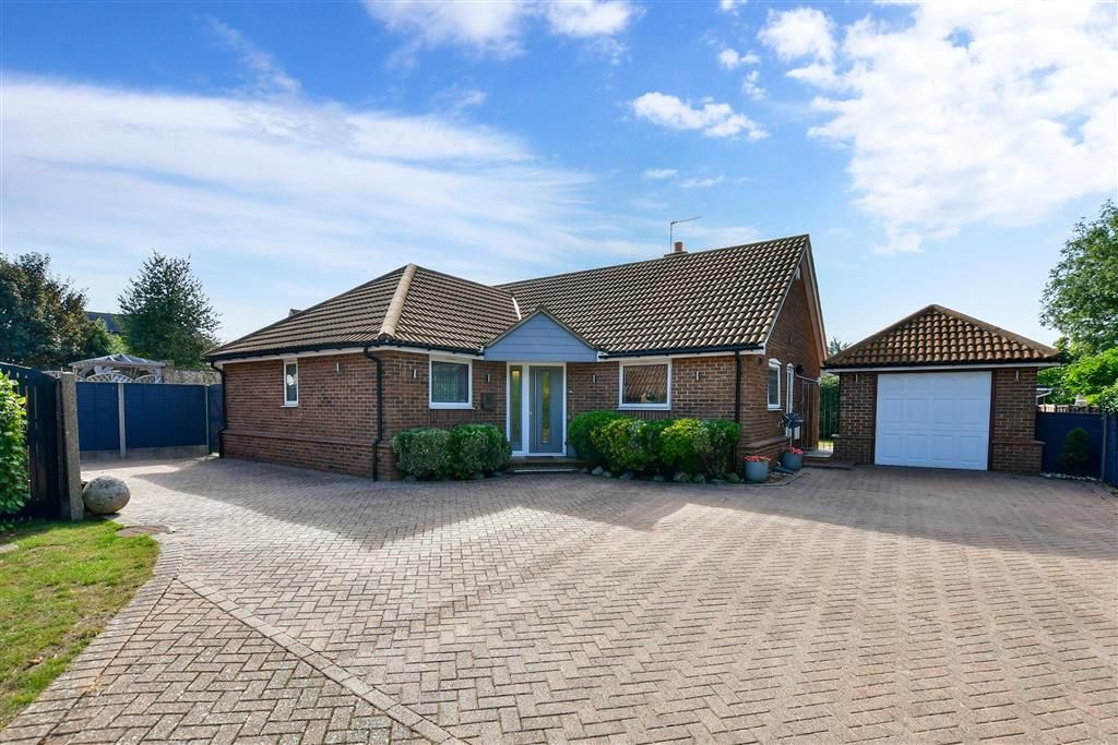 3 bed detached bungalow for sale in Broadwood, Gravesend, Kent DA11, £